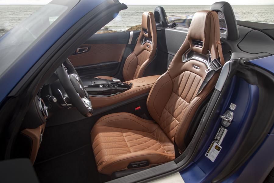 Интерьер Mercedes-AMG GT C Roadster (R190) 2019 года  (NA) (фото 32 из 42)